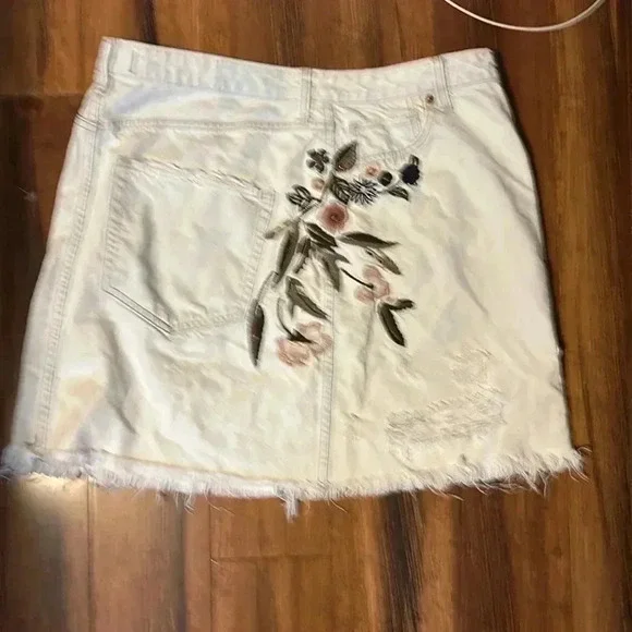 Abercrombie & Fitch embroidered skirt - Picture 5 of 7